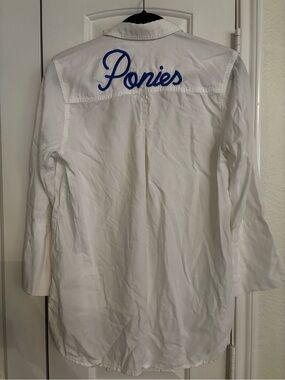 BELLA DAHL “Ponies” Shirt tail Button Down. Small.